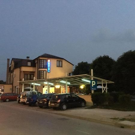 Motel Otoka Donji Vakuf Екстериор снимка